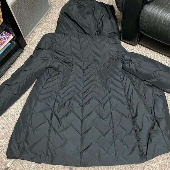 Tahari down filled long puffer coat with fur trimmed hood - Picture 11 of 11